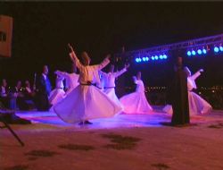 Tarihi kalede semazen gösterisi 